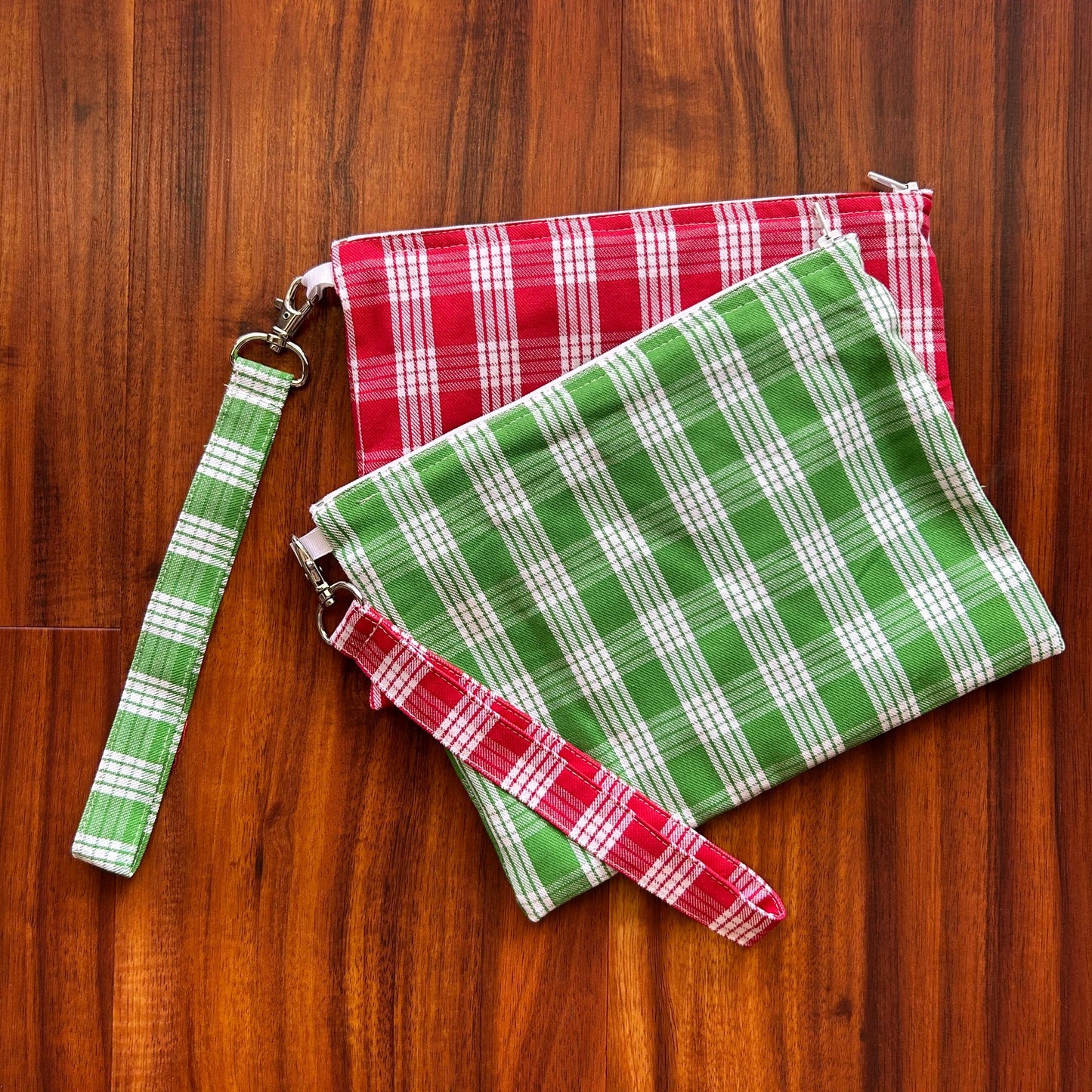 Holoholo 'Eke Li'i Wristlet